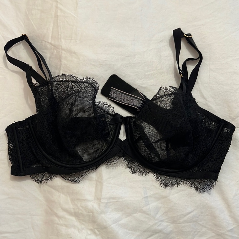 Victoria’s Secret Very Sexy Unlined Demi size 36C never worn, without tags